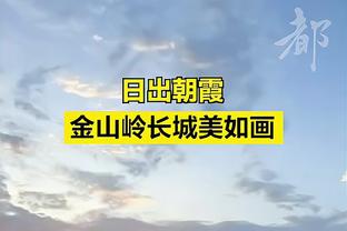 巴萨对阵格拉纳达，菲利克斯、加维和罗克在场边观战